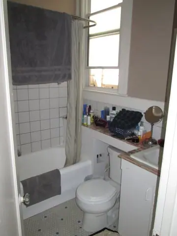 A simple, elegant bathroom featuring a floating vanity in Noe Valley, San Francisco, photo 1